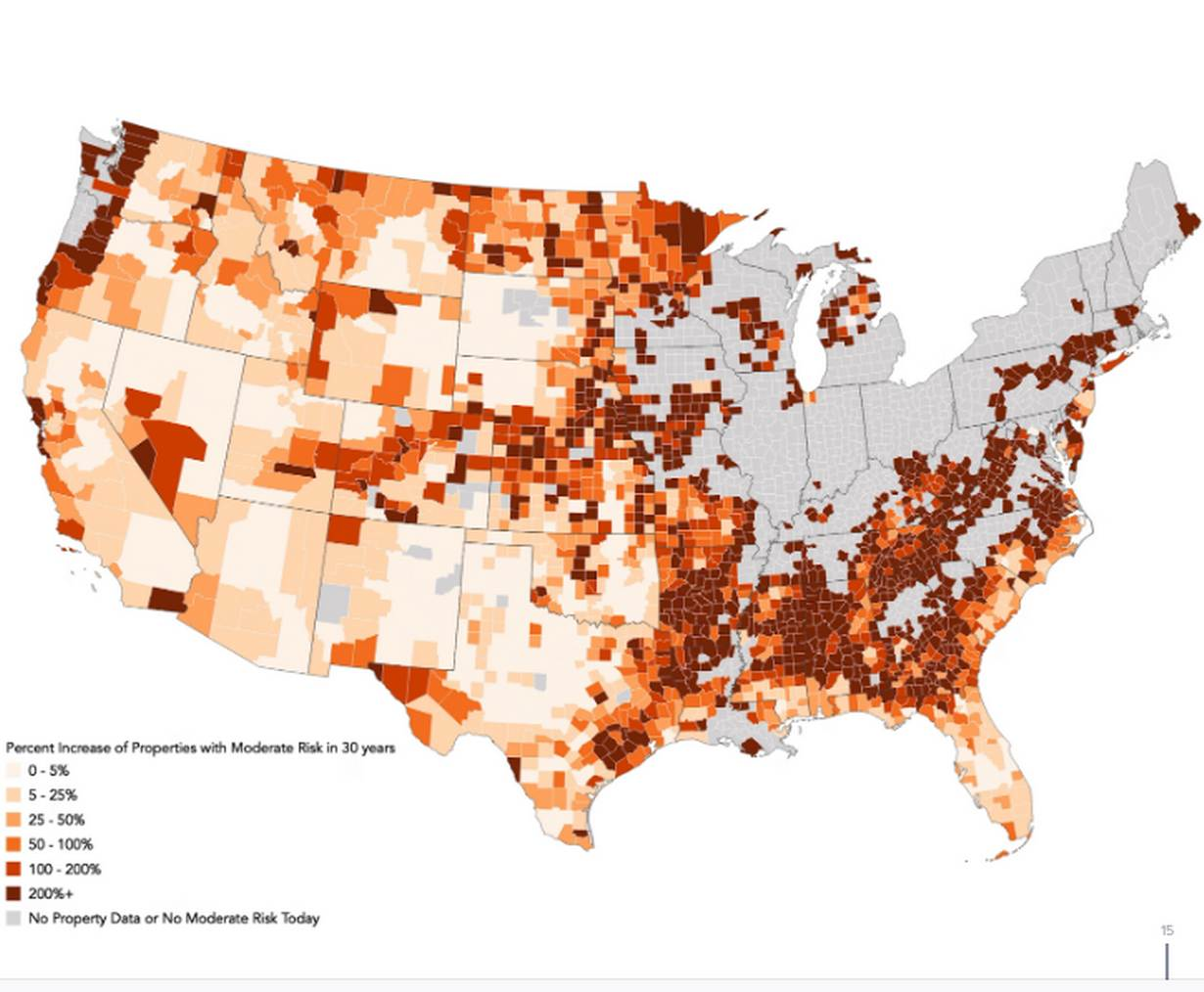 美国地图显示了30年来中等野火风险的财产增长百分比。